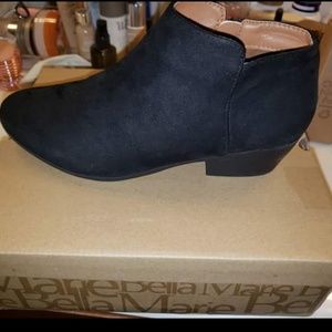 Bella Marie suede side zip ankle booties 8.5